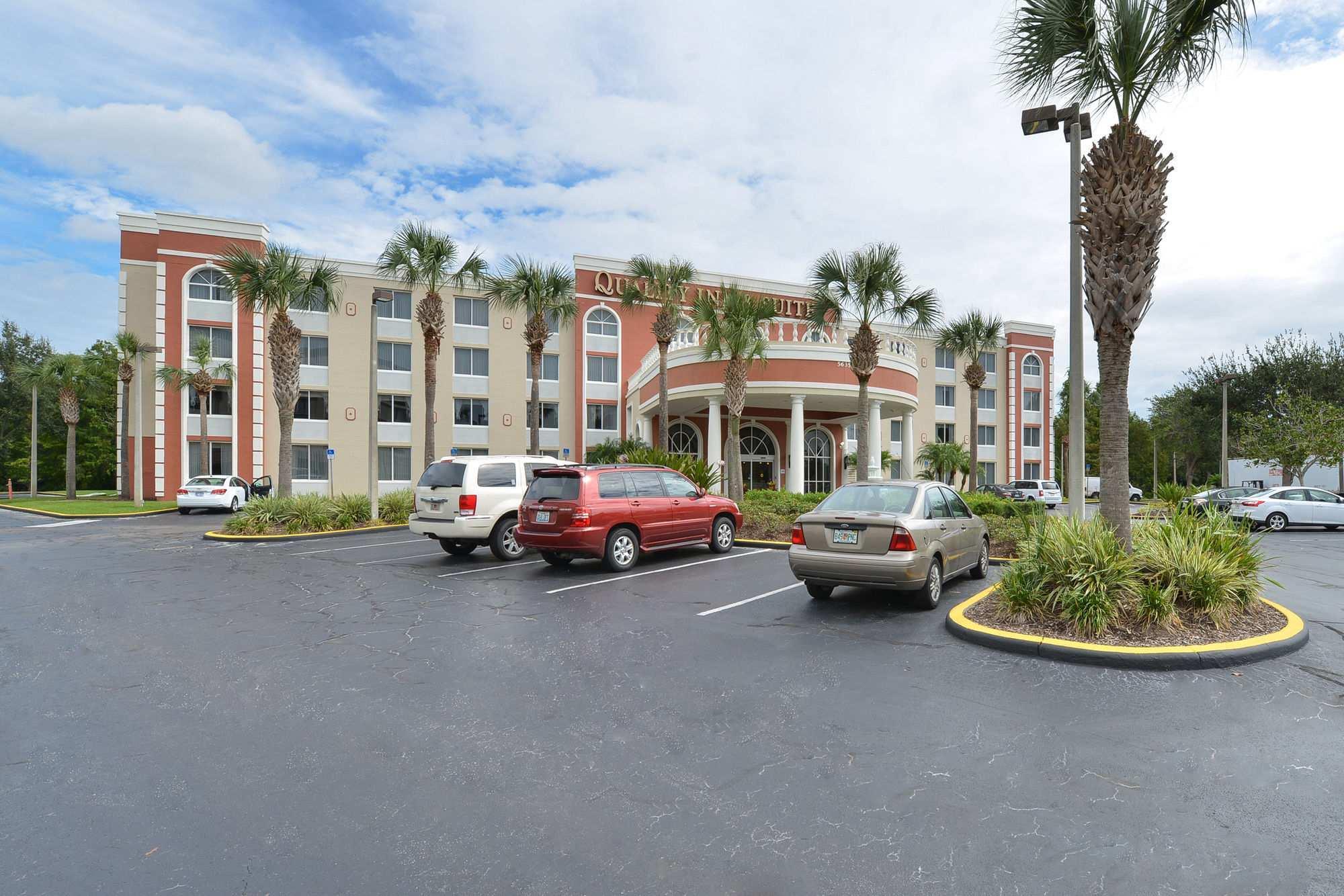 Quality Inn & Suites Near The Theme Parks Orlando Exterior photo