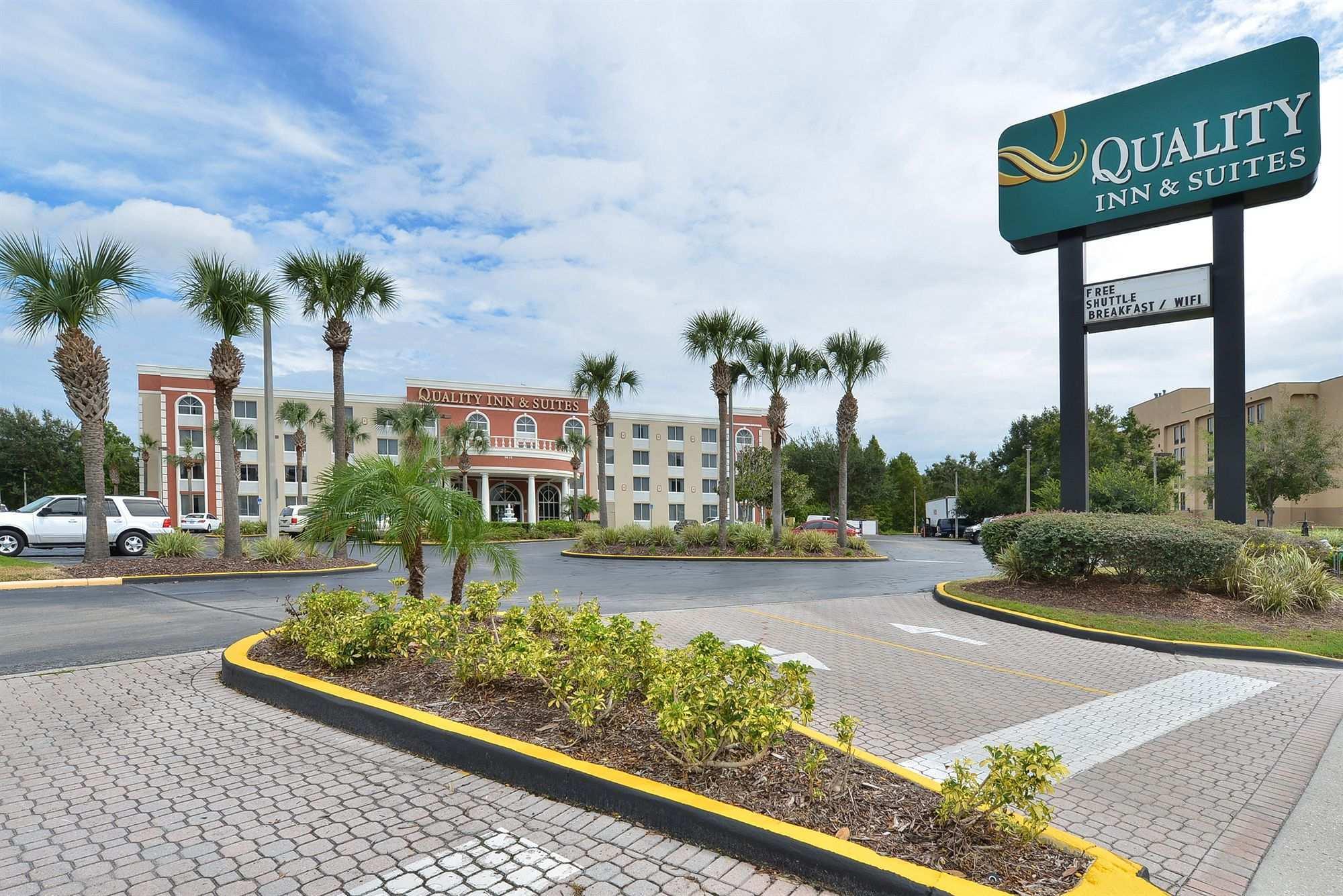 Quality Inn & Suites Near The Theme Parks Orlando Exterior photo